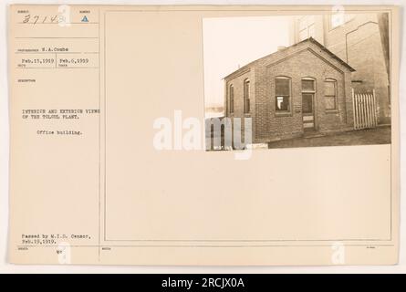 Vista interna ed esterna dello stabilimento di Toloul, scattata dal fotografo N.A. Comba il 15 febbraio 1919. La fotografia mostra un edificio per uffici nello stabilimento. E' stato superato dal M.I.D. Censor il 19 febbraio 1919. L'immagine fa parte della raccolta con il numero 111-SC-37143 e la descrizione è numerata 37143. Le note aggiuntive menzionano l'emissione della foto con il numero di riferimento 931149. Foto Stock