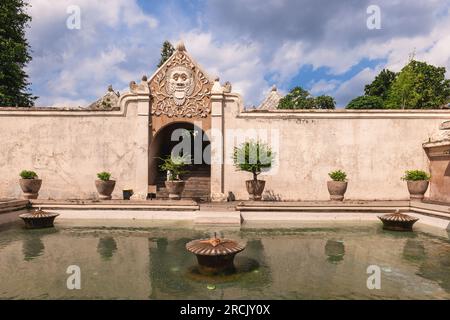 Taman Sari Water Castle, ex giardino reale del Sultanato di Yogyakarta in Indonesia Foto Stock