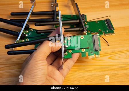 Scheda wireless WiFi Mini PCI-e Express a PCI-e adattatore con 2 antenne esterne per PC Foto Stock