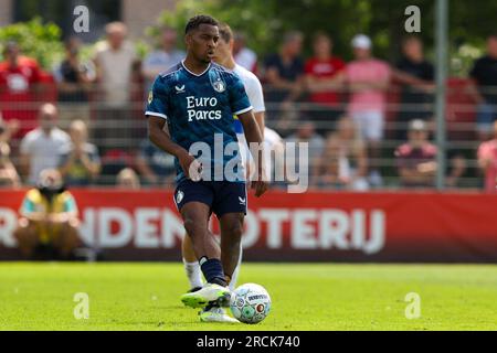 Barendrecht, Paesi Bassi. 15 luglio 2023. BARENDRECHT, PAESI BASSI - 15 LUGLIO: Quinten Timber of Feyenoord durante l'amichevole pre-stagionale tra Feyenoord e Union Saint-Gilloise allo Sportpark Smitshoek il 15 luglio 2023 a Barendrecht, Paesi Bassi (foto di Hans van der Valk/Orange Pictures) credito: Orange Pics BV/Alamy Live News Foto Stock