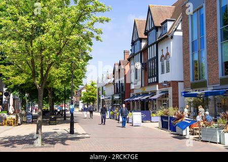 Centro di Solihull, ristorante italiano Carluccios e ristorante Cote, Solihull High Street, Solihull West Midlands, Inghilterra, Regno Unito, Europa Foto Stock