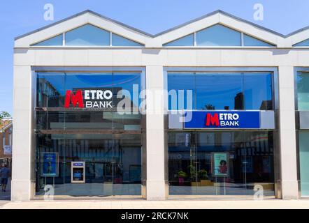 Bancomat della banca della metropolitana presso l'ingresso principale della banca della metropolitana centro di Solihull, la banca della strada principale solihull West Midlands Inghilterra Regno Unito Europa Foto Stock