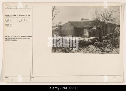 Vista frontale di una postazione tedesca di cemento Minnenwerfer a Fromezey, Mosa, Francia. La foto è stata scattata dal Sgt. 1st el. C.E. Dunn della S.C. il 3-27-19. Numero di rilascio B4751. Un'altra fotografia dello stesso luogo è stata scattata il 2-4-19, cui fanno riferimento le note 45175. Foto Stock