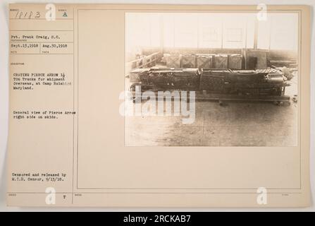 Frank Craig, un fotografo del Signal Corps, ha scattato questa foto il 13 settembre 1918 a Camp Holabird nel Maryland. L'immagine mostra una vista generale di un carrello da 1 tonnellata Pierce Arrow in preparazione per la spedizione all'estero. Il carrello è visibile su pattini, pronto per essere caricato su una nave da carico. Questa fotografia è stata censurata e pubblicata dalla Military Intelligence Division. Foto Stock