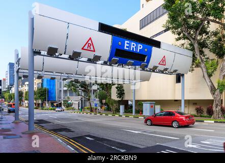 Electronic Road Pricing (ERP) si trova sopra New Bridge Road, Singapore Foto Stock