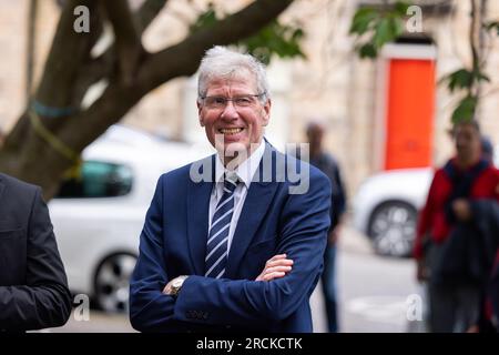 Kenny MacAskill arriva per un servizio commemorativo alla Cattedrale di Inverness, in Scozia, per l'ex deputato SNP, MEP e MSP, Winnie Ewing, che è morto a giugno. Data foto: Sabato 15 luglio 2023. Foto Stock