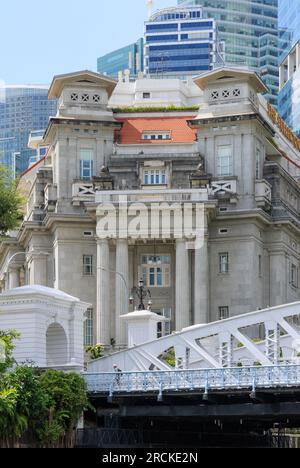 The Fullerton Hotel e Anderson Bridge, Singapore Foto Stock