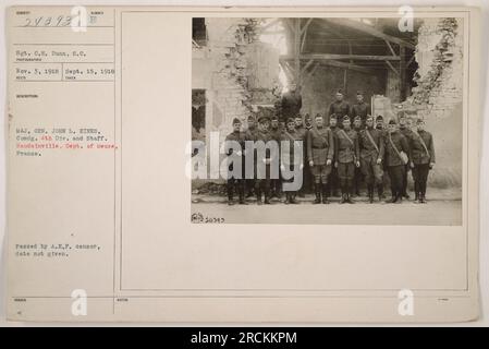 Sgt. C.B. Dunn, S.C., scatta una fotografia del maggiore generale John L. Hines, Comdg. 4° Div. E il personale, a Haudainville, Dipartimento della Mosa, Francia, durante la prima guerra mondiale L'immagine fa parte delle fotografie delle attività militari americane durante la prima guerra mondiale, scattate il 15 settembre 1918. E' stato approvato dal censore A.E.P. Foto Stock