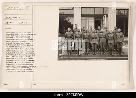 Personale di Officers Camp Hospital #91. Prima fila, centro: Maggiore John Berry, M.C., ufficiale comandante. Da sinistra a destra: Capitano Louis N. Yerkes, M.C.; capitano Roy D. Gabbert, D.C. Chirurgo odontoiatrico; Cap. Cas. P. Benson, M.C., Med. Supp. Agente. Da destra a sinistra: Capitano Edward F. Corsen, M.C.; capitano Arthur P. Janes, M.C., capo medico. OFF.; capitano Arthur E. Guedel, M.C., chirurgo del reparto. Seconda fila: Tenente Melville B. Fischer, M.C., Ward Surgeon; tenente Anton II Beekbe, S.C., aiutante; tenente Gerald B. Thaxton, M.C., chirurgo Ward; tenente Elias W. Stonebraker, cappellano; tenente Ernest H. Whitaker, Q.M.C., Quartermaster; tenente T Foto Stock