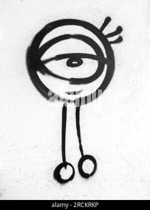 Graffiti su una parete esterna bianca raffigurante un alieno. Art. Fantasy. Scienza. Concetti. Foto Stock