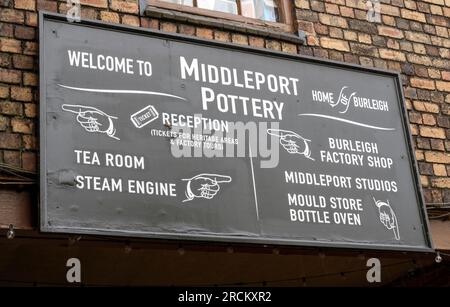 Middleport Pottery, Port Street, Burslem, Middleport, Stoke-on-Trent, Staffordshire, Inghilterra, Regno Unito - cartello di benvenuto all'ingresso Foto Stock