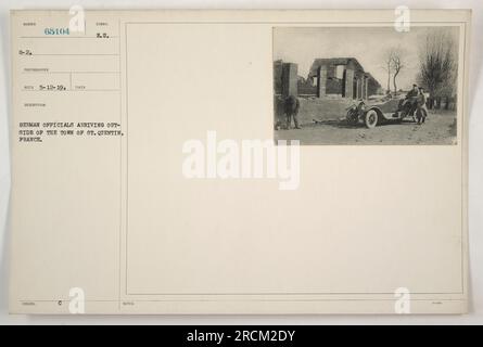 Funzionari tedeschi che arrivano fuori dalla città di St. Quentin, Francia. La foto è stata scattata da G-2. 65104 fotografo il 12 maggio 1919. La descrizione e il simbolo dell'immagine sono stati pubblicati. L'immagine cattura funzionari tedeschi fuori dalla città di St. Quentin in Francia durante la prima guerra mondiale. Foto Stock