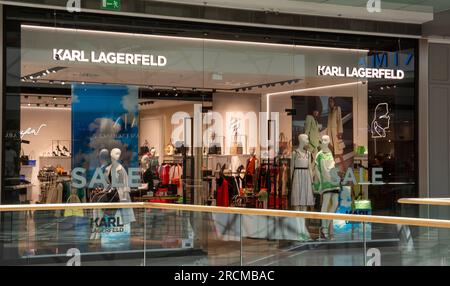 Bratislava, Slovacchia - 15 luglio 2023: Karl Lagerfeld store nel centro commerciale Eurovea di Bratislava. Slovacchia. Foto Stock