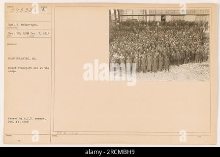 Il sergente J. MeGarrigle e altri uomini del Motor Transport a Camp Holabird, Maryland, durante la prima guerra mondiale. La fotografia è stata scattata il 10 dicembre 1918 ed è stata approvata dal M.I.D. censor il 13 dicembre 1918. L'immagine mostra soldati in uniforme in piedi vicino a veicoli militari. Foto Stock