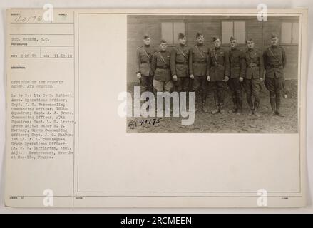 Una fotografia della prima guerra mondiale che mostra gli ufficiali del 1st Pursuit Group, Air Service. Da sinistra a destra: Tenente D. G. Hotbert, Asst. Operations Officer; Capt. J. C. Wasconcells, Commanding Officer del 185th Squadron; Capt. A. Crane, Commanding Officer del 27th Squadron; Capt. L. H. Lyster, Group Adjt.; Major H. E. Hartney, Group Commanding Officer; Capt. J. G. Rankin; 1st Lt. A. L. Cunningham, Group Operations Officer; Tenente C. P. Harrington, Asst. Ad jt. Presa il 10 novembre 1918 a Rembercourt, Meurthe et Moselle, Francia. Foto Stock