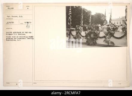 Presidente che lascia il banco di revisione dopo una revisione e una parata della 4th Brigade, Stati Uniti Marines a Washington, D.C. Foto scattata il 13 agosto 1919 dal sergente Bonner. Vista ravvicinata del supporto di revisione. Foto Stock