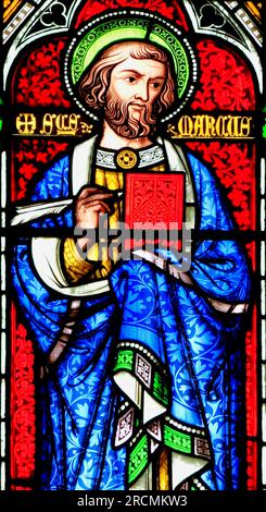 St Mark, Saint, vetrata colorata, di William Wailes, 1853, Swaffham, Norfolk, Inghilterra, Regno Unito Foto Stock