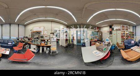 Visualizzazione panoramica a 360 gradi di Stazione radio amatoriale PI4TUE chill room presso l'Università della tecnologia di Eindhoven (1)