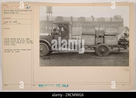 Una fotografia scattata il 16 luglio 1918 mostra un autocarro prodotto da Kelly-Springfield Motor Truck Co. Per l'esercito degli Stati Uniti. Questo particolare carrello è un autocarro di servizio aeronautico in grado di trasportare un carico di 25.000 libbre. L'immagine ha il numero di riferimento 111-SC-32774. Foto Stock