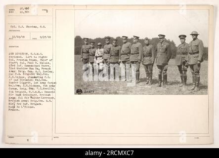 Alti funzionari militari di varie divisioni e eserciti posano per una fotografia di gruppo a Bois de l'Eveque, in Francia. La foto è stata scattata il 25 agosto 1918 e ricevuta il 18 ottobre 1918. Tra i presenti ci sono il colonnello Preston Brown, il colonnello Paul B. Malone, Brig. Gen. A.J. Bowley, maggiore generale J.E. Le june, maggior generale Hunter Liggett, maggior generale J.T.Dickman, Brig. Gen. W.C.Neville, generale Sir Hugh Grenchard, col. Sir Walter Lawrence e Brig. Gen. H. E. Elt. La fotografia fa parte della collezione di fotografie che documentano le attività militari americane durante la prima guerra mondiale. Foto Stock