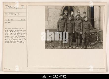 Personale della 3rd Division Surgeon's Office, Med. Dipartimento, Andernach, Reno, Germania. Da sinistra a destra in prima fila: Pvt. E.M. McCain, Corp. G.B. Richwell, Sgt. A.A. Ledoux, Pvt, Dan o'Gorman. In seconda fila: Sgt. A.W. Deacon, Sgt. W.D. Haley, Sgt. G.R. Logan, Pvt, Joe Davis. Presa il 10 gennaio 1919. Foto di S.C. Buettner. (49077) Foto Stock