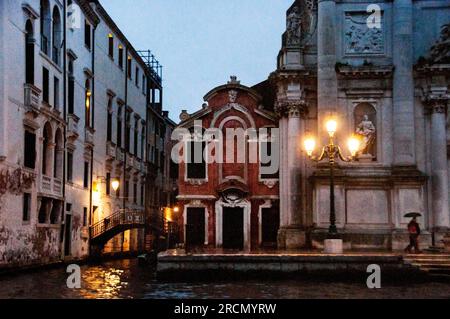 Chiesa di San Stae sul Canal grande a Venezia, Italia. Foto Stock