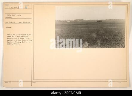 Pvt. Eddy, un fotografo, ha scattato questa foto il 9 dicembre 1918 al Caudron Field del Second Aviation Instruction Center di Tours, Indre et Loire, Francia. L'immagine raffigura le sale mesa, le caserme e la vista generale guardando a nord dal campo. (50 parole) Foto Stock