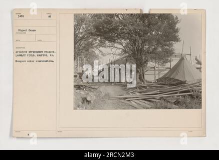 Costruzione di hangar alla Aviation Experiment Station di Langley Field, Hampton, Virginia. Questa immagine mostra le prime fasi della costruzione degli hangar durante la prima guerra mondiale." Foto Stock