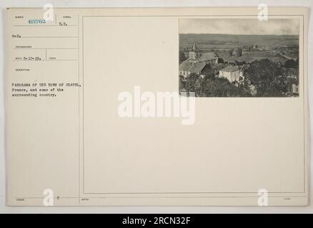 Una vista panoramica della città di Chatel in Francia, che mostra la campagna circostante. Questa fotografia è stata scattata durante la prima guerra mondiale e serve come documentazione delle attività militari americane nella zona. L'immagine è etichettata con il numero G-2 65762 ed è stata ricevuta dal fotografo il 12 maggio 1919. Foto Stock