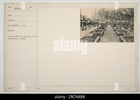 Cimitero degli eroi tedeschi a la Malmaison, Francia. Questa fotografia, scattata il 12 maggio 1919, raffigura il cimitero dove sono sepolti i soldati tedeschi caduti della prima guerra mondiale. L'immagine è stata emessa sotto il simbolo e ed è stata pubblicata su Deutsche Telegrapher con note aggiuntive. Foto Stock