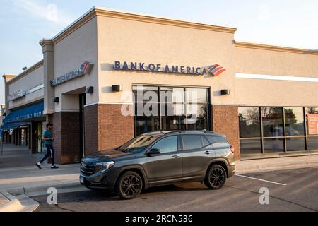 Maplewood, Minnesota. Una filiale della Bank of America situata in un piccolo centro commerciale. Foto Stock