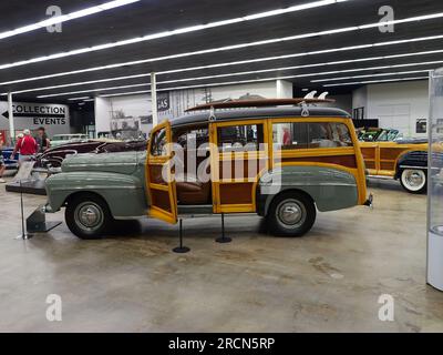 Manhattan, Kansas - 14 luglio 2023: Midwest Dream Car Collection - Custom, Classic, Muscle, Super Cars Foto Stock