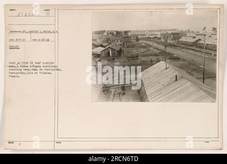 Camp de Coetquidan, situato a Coetquidan, in Francia, è un campo di addestramento di artiglieria a tre brigate. Questa fotografia, scattata il 16 gennaio 1919, offre una vista generale del campo, rivolto verso ovest. Fu catturato dal caporale Arthur O. Smith del Signal Corps. La fotografia è etichettata come numero 512021. Foto Stock