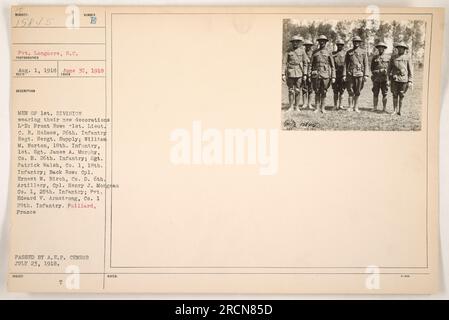 Foto di gruppo di soldati della 1st Division che indossano nuove decorazioni. Prima fila da sinistra a destra: 1a Lieut. C. R. Holmes, 26th Infantry Regt. William M. Morton, 18th Infantry, 1st Sgt. James A. Murphy, Co. B. 26th Infantry; Sgt. Patrick Walsh, Co. 1, 18th Infantry. Back Row: CPL. Ernest W. Birch, Co. D. 6th Artillery, CP. Henry J. Mongeau Co. 1, 29th Infantry; Pvt. Edward V. Armstrong, Co. 1 29th Infantry. Foto scattata a Paillard, Francia, il 1 agosto 1918. Superato da A.E.F. Censura il 23 luglio 1918. Foto Stock