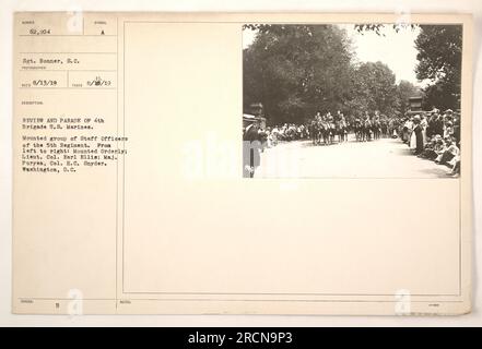 Il sergente Bonner ha fotografato una recensione e una parata della 4th Brigade, U.S. Marines a Washington, D.C. L'immagine cattura un gruppo di ufficiali di stato maggiore del 5th Regiment. Gli ufficiali sono identificati da sinistra a destra come un regolare a cavallo, Lieut. Il colonnello Earl Ellis, il maggiore Puryea e il colonnello H.C. Snyder. La foto è stata scattata il 15 agosto 1919." Foto Stock