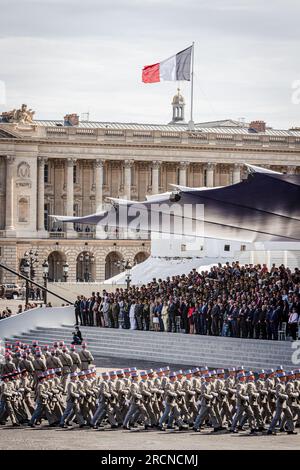 Parigi, Francia. 14 luglio 2023. Uno squadrone della Legione straniera francese visto durante la parata. Alla cerimonia e alla parata annuale del 14 luglio, che celebra la giornata nazionale francese, la Festa della Bastiglia, sugli Champs Elysées e Place de la Concorde, Parigi, ha partecipato il primo ministro indiano Narendra modi. Quest'anno la celebrazione si svolge in un momento di grande protesta e tensione sociale dopo la morte di un giovane ucciso dalla polizia. Credito: SOPA Images Limited/Alamy Live News Foto Stock