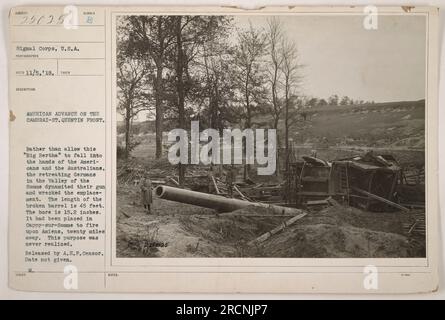 "Avanzata americana sulla Cambrai-St. Quentin davanti. I tedeschi in ritirata distruggono la loro pistola "Big Berth" e la loro collocazione piuttosto che lasciarla cadere nelle mani di americani e australiani. Il cilindro rotto è lungo 45 piedi con un foro di 15,2 pollici. Collocato a Cappy-sur-somme per colpire Amiens, non è mai stato utilizzato per lo scopo previsto.” Foto Stock