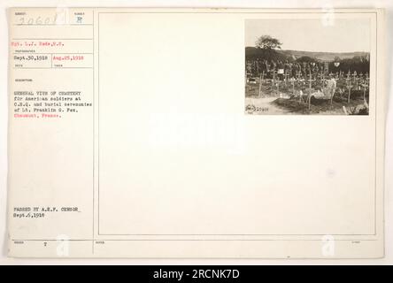 Una fotografia scattata il 30 settembre 1918 dal Sgt. L.J. Rode, S.C., mostrando una visione generale del cimitero per i soldati americani al C.H.Q. di Chaumont, Francia. L'immagine cattura anche le cerimonie di sepoltura, inclusa una per il tenente Franklin G. Fox. La fotografia è stata passata da A.E.P. censor il 6 settembre 1918. Le note indicano la sua identificazione come 20608. Foto Stock