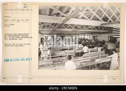 Didascalia dell'immagine: Una vista generale nel reparto di produzione di Wing Rib presso la Dodge Manufacturing Co. A Mishawaka, Indiana, che mostra le parti di aeroplano prodotte per la Dayton-Wright Airplane Co. Il 19 aprile 1918. Questa fotografia è stata ricevuta il 5 luglio 1918 ed è il soggetto numero 19884 della collezione. [Nota: La didascalia fornita si basa sulle informazioni fornite nella domanda e dal testo di accompagnamento, piuttosto che sull'immagine stessa.] Foto Stock