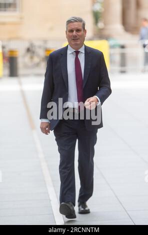 Londra, Regno Unito. 16 luglio 2023. Il leader laburista Keir Starmer è visto fuori dalla BBC mentre appare domenica con lo show di Laura Kuenssberg.Credit: Tayfun salci / Alamy Live News. Foto Stock