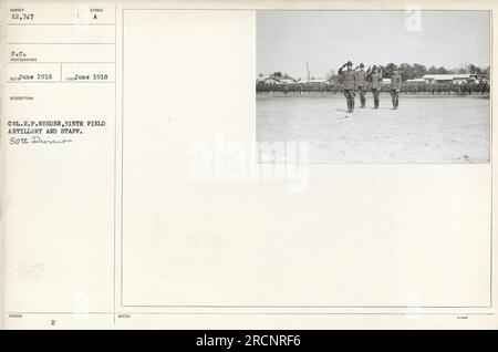 Fotografia del giugno 1918 che mostra il colonnello R.P. Reeder e staff della 315th Field Artillery, 80th Division. Questa foto, numerata 12.747 S.C., fu scattata durante la prima guerra mondiale. L'immagine è stata catturata da un fotografo ufficiale e rilasciata per la documentazione. Contiene note che indicano che è stato preso il giugno, con il simbolo PIR747 3-0000. Foto Stock