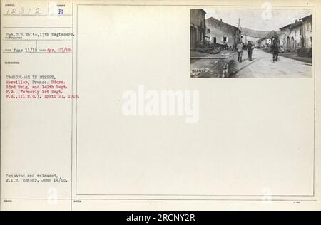 Sgt. C.H. White of the 17th Engineers è catturato in questa fotografia scattata il 27 aprile 1918 a Merviller, in Francia. L'immagine mostra l'uso del mimetismo nelle strade, vicino al quartier generale della 83rd Brigade e del 149th Regiment of Field Artillery. La fotografia è stata censurata e pubblicata il 14 giugno 1918. Foto Stock