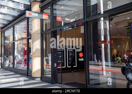 Filiale della National Australia NAB in George Street, centro di Sydney, NSW, Australia luglio 2023 Foto Stock