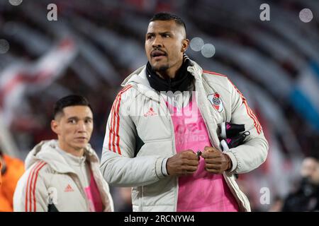 Salomon Rondon del River Plate guarda durante una partita tra River Plate ed Estudiantes come parte della Liga Profesional 2023 all'Estadio Mas Monumental Antonio Vespucio liberti. Punteggio finale: River Plate 3:1 Estudiantes (foto di Manuel Cortina / SOPA Images/Sipa USA) Foto Stock