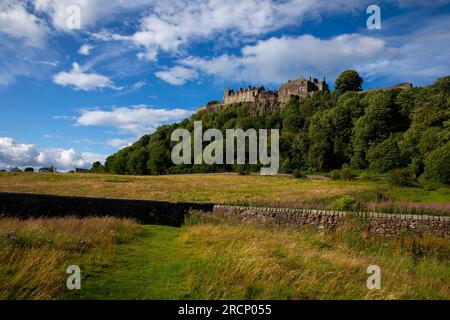 Castello di Stirling visto dal King's Knot, uno dei più famosi e importanti castelli scozzesi, Scozia, Regno Unito Foto Stock