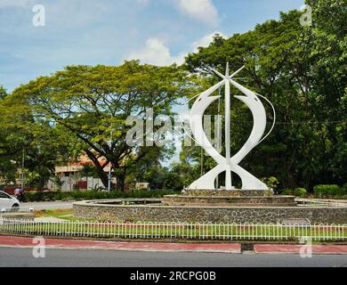 Mahe Seychelles 16.07.2023 il monumento dell'unità, situato nella città di Victoria, costruito nel 1987, rappresenta il rispetto reciproco Foto Stock