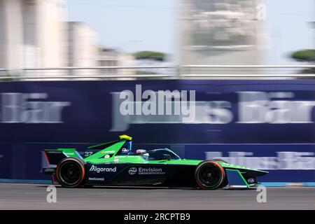 Roma, Italia. 16 luglio 2023. Nick Cassidy dell'Australia e Envision Racing durante la qualificazione del Campionato Mondiale ABB FIA Formula e - 2023 Hankook Roma e-Prix Round 14 a Roma. Credito: SOPA Images Limited/Alamy Live News Foto Stock