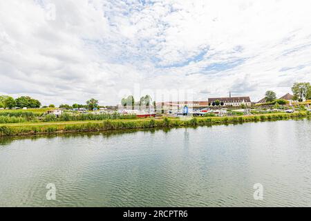 Séjour en bâteau sur la Saône. Port d'Auxonne. Foto Stock