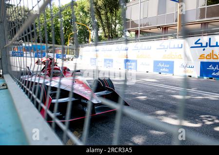 Roma, Italia 16 luglio 2023 – Formula e Hankook Roma e-Prix, gara 2, in azione su pista. Foto: Fabio Pagani/Alamy Live News Foto Stock