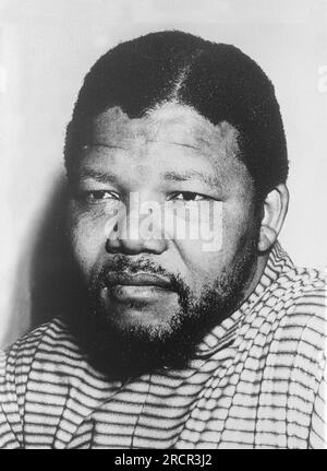 FOTO DI ARCHIVIO: Nelson MANDELA avrebbe avuto 105 anni il 18 luglio 2023, Nelson (Rolihlahla Dalibhunga) MANDELA (RSA), combattente anti-apartheid, combattente per la libertà, ritratto, ritratto con barba, Barba piena, formato verticale; foto in bianco e nero non datata, intorno al 1960; ?Sven Simon # Princess-Luise-Str. 41 # 45479 M uelheim/R uhr # tel. 0208/9413250#fax. 0208/9413260 # conto 1428150 Commerzbank Essen BLZ 36040039 # www.SvenSimon.net. Foto Stock